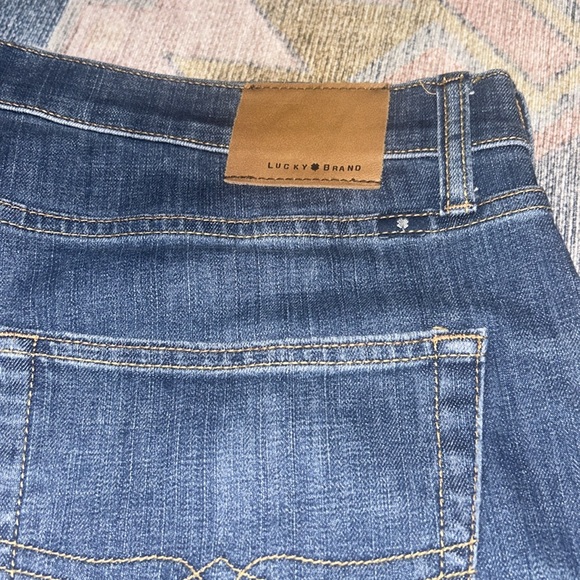 Like new Lucky Brand jeans 38 x 34 - Picture 2 of 4